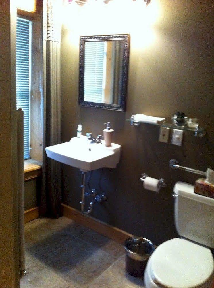 Emilyville Couette-café 3*